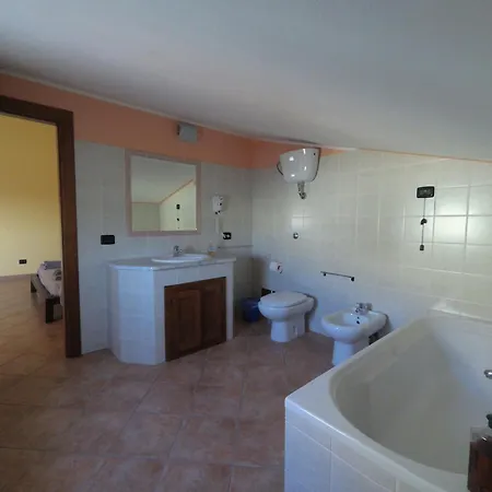 La Mansarda It アパート カルボーニア